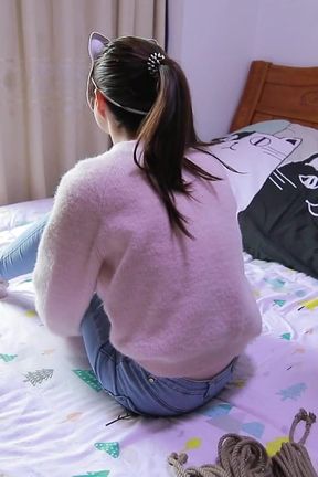 Hui13 - the Constraint of Skinny Jeans and White Socks