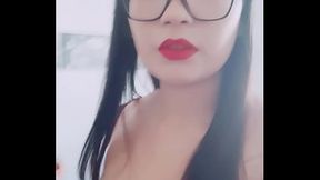 ATRIZ PORNO COBRA POR CHAMADAS DE VIDEOS QUENTES