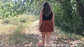 Vends-ta-culotte - Gorgeous luscious French amateur girl shows off in nature, fingers her pussy and squirts