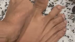 24. Melove Sexy Small Feet with No Nail Polish in sand