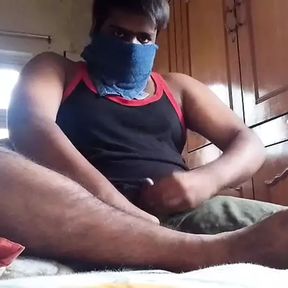 Desi guy masturbrating