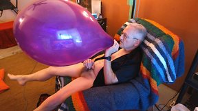 Pop daddy balloonbanger inflates large round balloon
