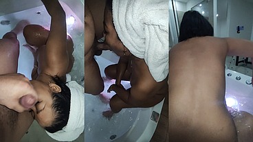 En La Bañera Con MI MADRASTA