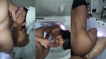 En La Bañera Con MI MADRASTA