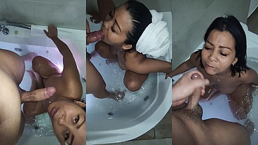En La Bañera Con MI MADRASTA