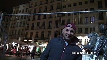 ce mec avec une tres grosse bite baise sans capote son pote