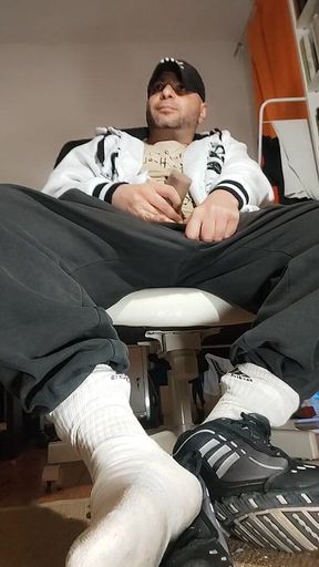 Dirtyjunkbro Uses an Artificial Pussy and Cumrein.