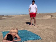 Se lo encontró en la playa tomando sol desnudó y se lo cogio con furia - Seba Terry