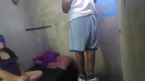 Esta el pintor trabajando en mi cuarto y lo invite a hacer un video