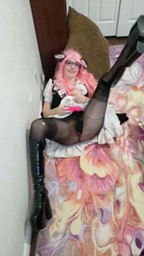 Victorian Catgirl plays with her vibrator