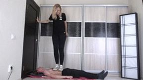 Inga - white sneakers trampling 4K
