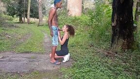 nossa gostei muito de sentar no pau do novinho fiquei toda molhada gozei horrores. no meio do mato