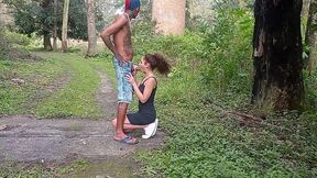 nossa gostei muito de sentar no pau do novinho fiquei toda molhada gozei horrores. no meio do mato