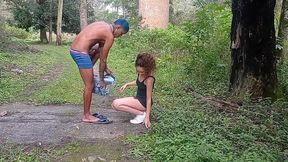nossa gostei muito de sentar no pau do novinho fiquei toda molhada gozei horrores. no meio do mato