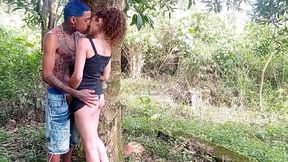 nossa gostei muito de sentar no pau do novinho fiquei toda molhada gozei horrores. no meio do mato