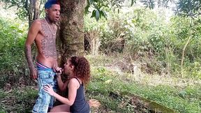 nossa gostei muito de sentar no pau do novinho fiquei toda molhada gozei horrores. no meio do mato