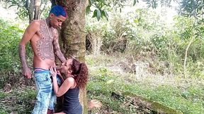 nossa gostei muito de sentar no pau do novinho fiquei toda molhada gozei horrores. no meio do mato