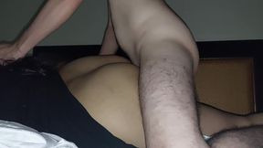 Acabo Dentro de Embarazada de 5 Meses Mientras Ella se Recuesta en la Cama, Acercamiento a Vagina