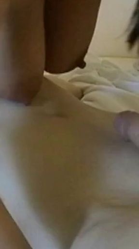Kerstin casting on the bed