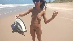 fui na praia de nudismo chupara a rola grande do negao safado