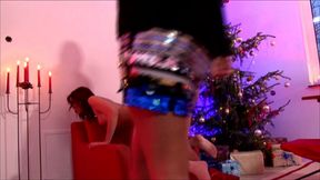hier lasst sich der chef nicht lumpen, jeder der mitarbeiter darf seine sekretarinnen voll pumpen...das girl aus dem vertrieb bekommt auch mehrere ladungen mit ... frohe weihnachten