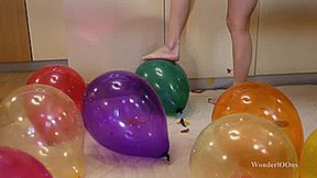 Housemaid barefoot popping **4K**