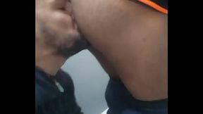 macho entrou no box do banheiro do Metr&ocirc_ e ficou recebendo varios homens, um a um  e metendo at&eacute_ gozar