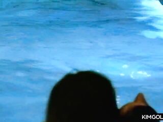 Heisse Pool-Orgie mit oralen Freuden