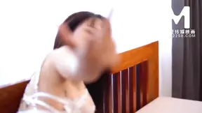 Sizzling Chinese Chick Shows Off Her Seductive Moves and Skills