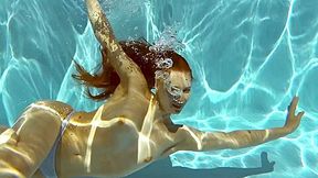 Underwater Acrobatics In The Pool With With Mia Split