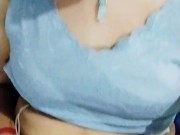 Sola en casa me masturbo hasta terminar