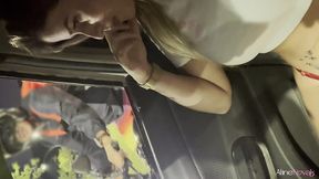 loira peituda da a bucetinha pra motoboy e mama seu namorado enquanto grava tudo