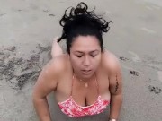 Latina en la playa 👙