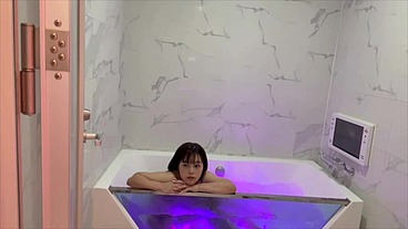 【女子大生のお風呂を覗き見】おっぱいとおまんこは念入りにいつも洗ってます...