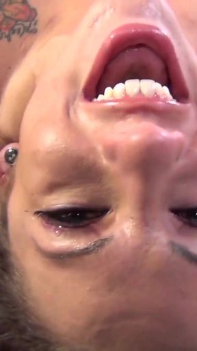 Brunette bekommt in so tief rein das Ihr das sperma aus der Nase kommt   Clip 1