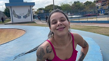 A gostosa foi treinar e depois foi pra casa ganhar porra no cuzinho