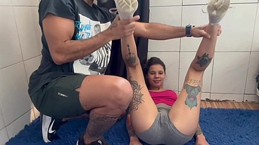 A gostosa foi treinar e depois foi pra casa ganhar porra no cuzinho