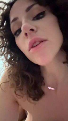 Masturbating with Hitachi Wand