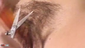 Martha: Shaving an Old Mature′s Pussy