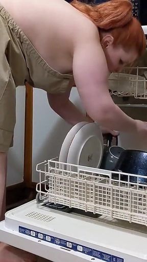 Big Butt MILF Loads the Dishwasher
