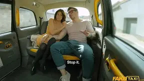 Latina lovers enjoys roadside blowjobs in a self-driving cyber taxi