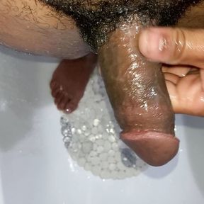 I masturbate very well in the shower with milk that feels good