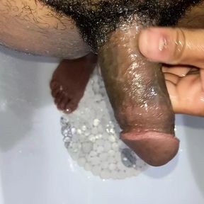 I masturbate very well in the shower with milk that feels good