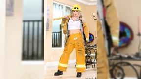 ”Shemale in Outfit Seduction”