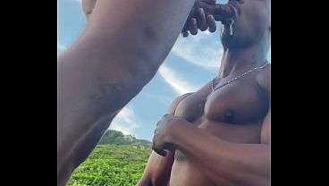 Fudendo com o Mexicano nos matos da praia de nudismo em Floripa