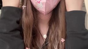 Curvy amateur gives intense squirting orgasm on videocall