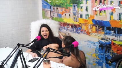 Flavia Oliver performs oral sex on Natasha Steffens