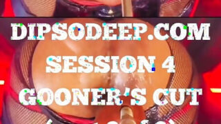 Pria kulit hitam gemuk melakukan masturbasi solo hardcore dengan dildo hingga bokongnya yang montok meregang lebar.