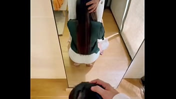 Mumpung suami tidak di rumah, istri hisap kontol supir pribadi sampai muncrat di mulut