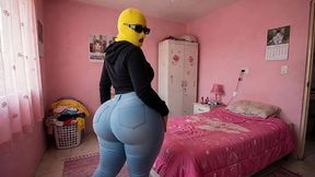 Petite Big Ass Girl Twerking in Tight Jeans